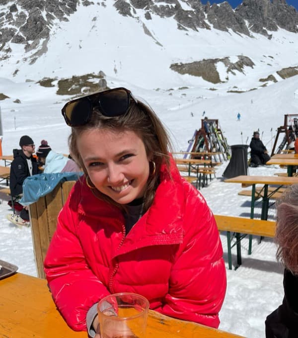 Isabel, Mens & Maatschappij
