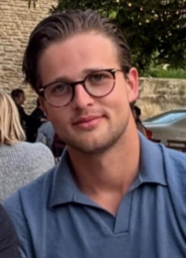 Julius, Finance Economie